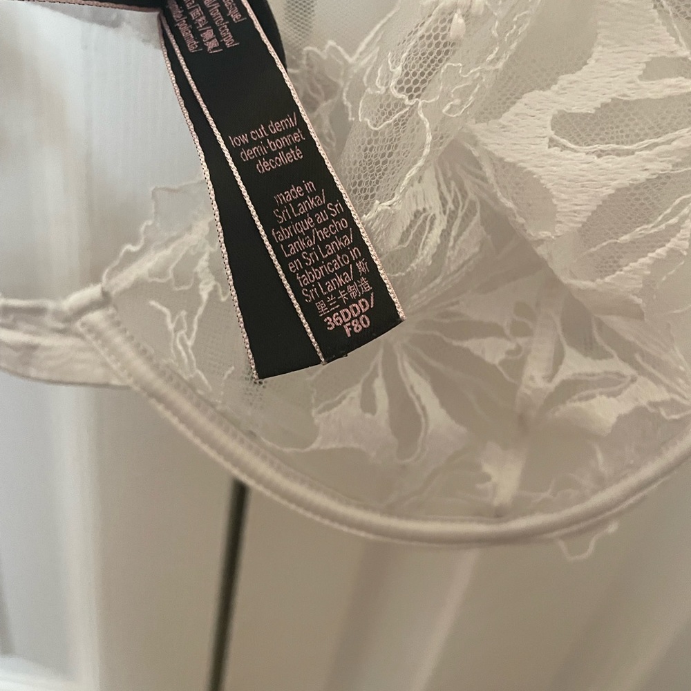 VICTORIA’S SECRET unlined flora Demi bra - Picture 2 of 3